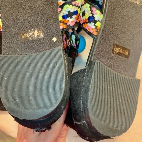 NEW Boho Sandals Sz 9 Bamboo Flat Strappy Sandals Black Multicolored Knit Poms - Picture 11 of 16